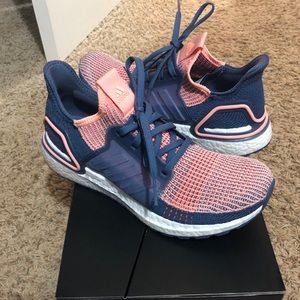 sz 8.5 adidas ultraboost